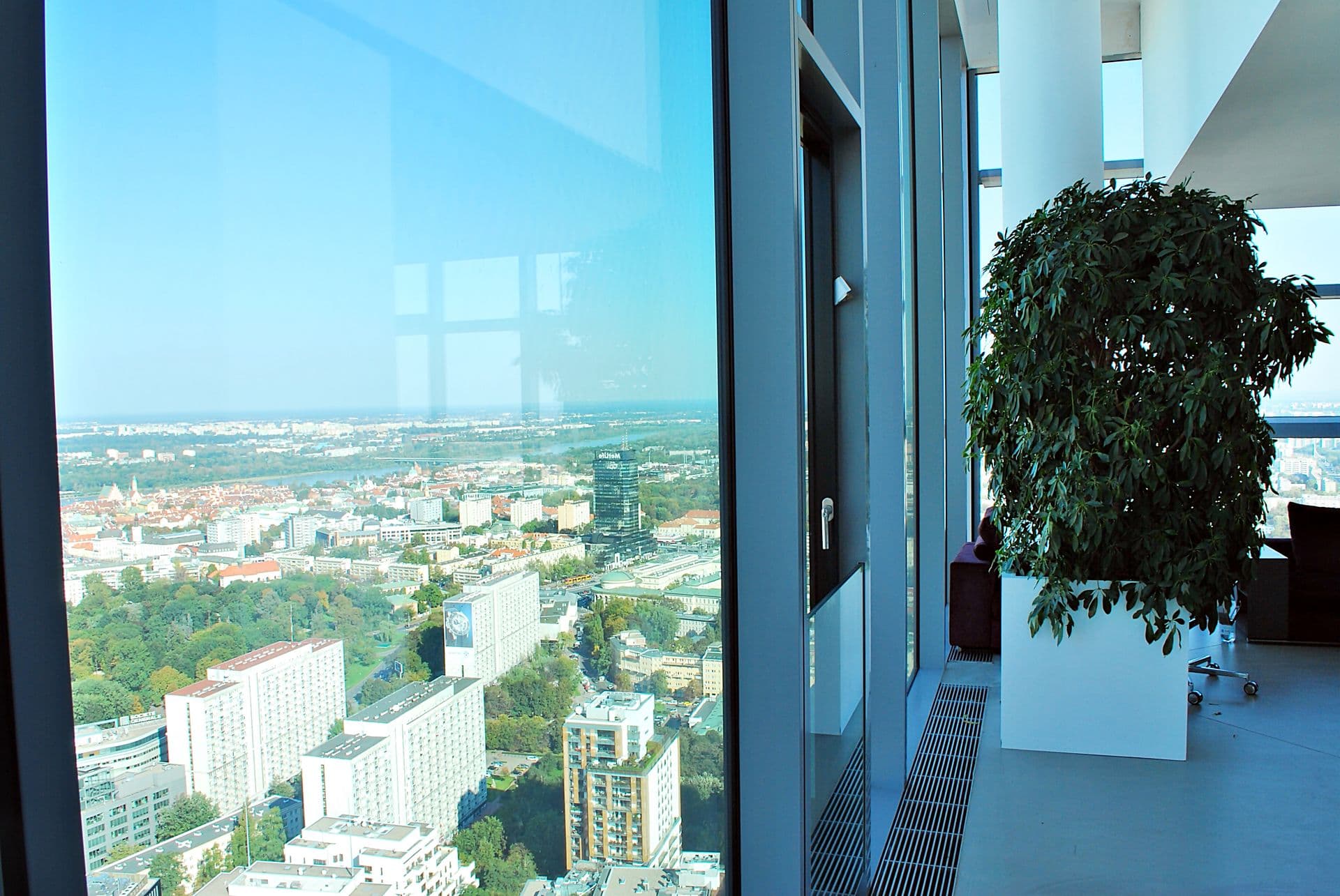 Co wieksze Gdańsk czy Warszawa?